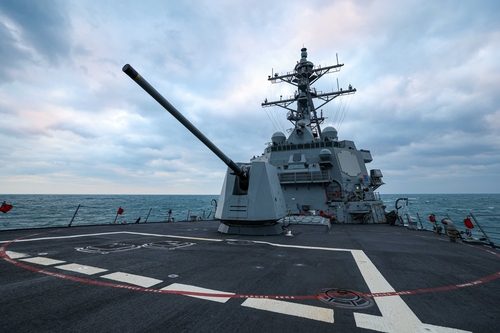 대만해협 항행한 美해군 구축함 (동중국해=연합뉴스) 미해군의 알레이버크급 유도탄구축함 '존 핀'호가 24일(현지시간) 동중국해에서 작전을 수행하고 있다. 미7함대는 구축함이 이날 대만해협을 지났다고 밝혔다. 2024.1.24