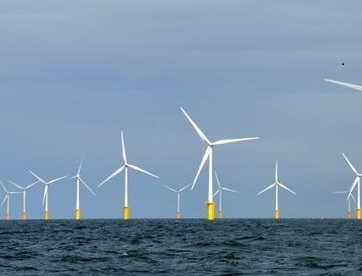 인천시가 ‘2024 아시아 태평양 풍력 에너지 서밋(APAC Offshore Wind Energy Summit 2024, 이하 서밋)’ 유치에 성공했다. 오는 11월 26일부터 28일까지 사흘간 송도컨벤시아에서 개최되는 서밋은 국내에서는 처음 열리는 풍력 분야 국제행사로 국내외 전문가 3500여명이 참석한다. 해상풍력(제공: 인천시청) 
