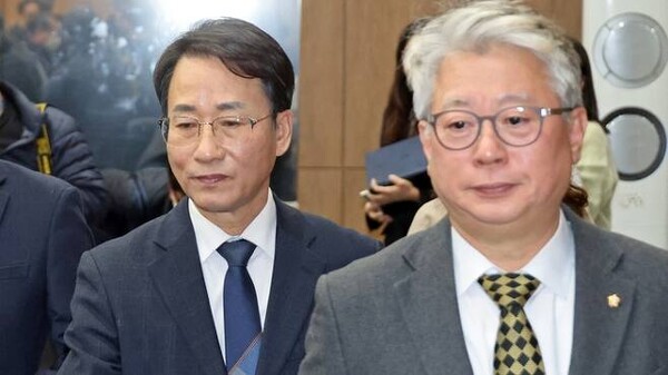 더불어민주당을 탈당한 이원욱(왼쪽)·조응천(오른쪽) 무소속 의원. (출처: 연합뉴스)