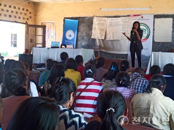 지난해 4월 약 420명의 학부모가 참석한 가운데 마다가스카르 대중시민교육청에서 평화교육이 진행되고 있다. (제공: HWPL) ⓒ천지일보 2024.02.07.