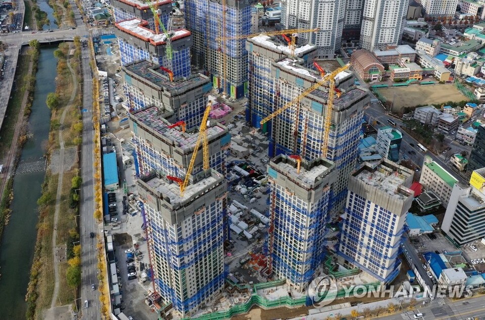 콘크리트 타설이 멈춘 건설현장. 2022.11.30. (출처: 연합뉴스)