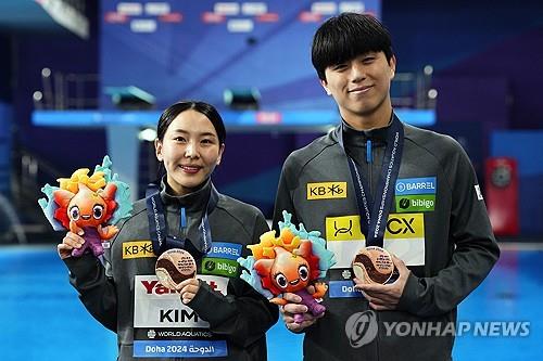 김수지(왼쪽)와 이재경은 다이빙 싱크로에서 동메달을 합작했다. 9출처: AP=연합뉴스)