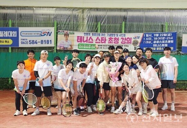 ㈔부안새만금 공공스포츠클럽 테니스 생활체육인들. (제공: 부안군청) ⓒ천지일보 2024.02.25.
