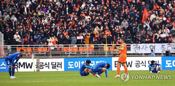 축구 명가 수원은 지난 시즌 충격적인 2부 리그 강등을 맛봤다. (출처: 연합뉴스)