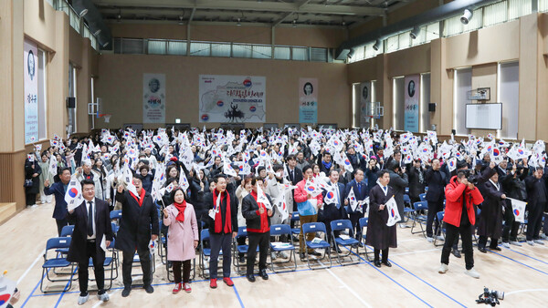 안산시의회 의원들이 지난1일 안산초등학교에서 열린 ‘제105주년 3·1절 기념식’에 참석했다. (제공: 안산시의회) ⓒ천지일보 2024.03.03.