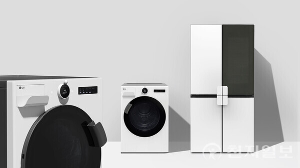 LG 컴포트 키트가 적용된 세탁기(왼쪽), 건조기(가운데), 냉장고. (제공: LG전자) ⓒ천지일보 2024.03.05.
