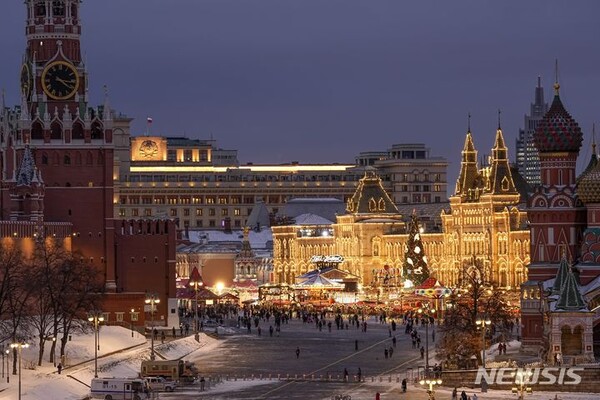 러시아 수도 모스크바 붉은광장 인근의 스파스카야 타워, 굼(GUM) 백화점, 상트 바실리 대성당 전경. (출처: 모스크바=AP/뉴시스)