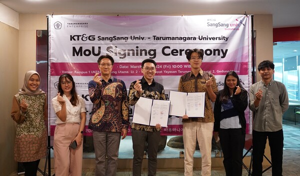 KT&G 상상유니브 인도네시아가 따루마나가라 대학교(UNTAR)와 대학생의 성장을 지원하기 위한 업무협약(MOU)을 체결했다. 사진은 KT&G 상상유니브 인도네시아와 따루마나가라 대학교 업무협약식 행사 사진. (제공: KT&G 상상유니브)