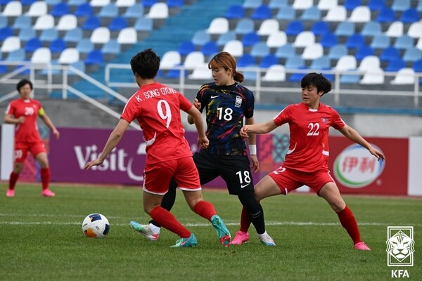 한국과 북한의 U-20 여자 아시안컵 준결승전 모습 (출처: 대한축구협회)
