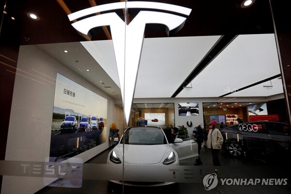중국 베이징 매장에 전시된 테슬라 모델Y. (출처: 연합뉴스)