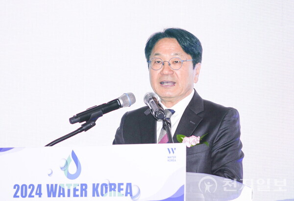 강기정 한국상하수도협회장(광주광역시장)이 지난 20일 오전 대전컨벤션센터에서 열린 국제 물산업 박람회인 ‘2024 워터코리아(WATER KOREA)’에 참석해 개회사를 하고 있다. (제공: 광주광역시청)ⓒ천지일보 2024.03.21.