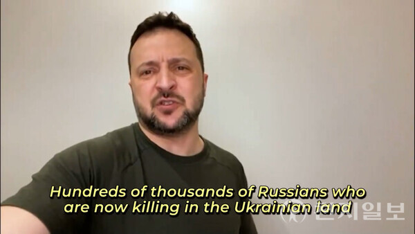볼로디미르 젤렌스키 우크라이나 대통령이 텔레그램 성명 영상에서 러시아 모스크바 테러 배후로 우크라이나가 거론된 데 대해 푸틴 대통령을 비판하고 있다. ⓒ천지일보 2024.03.24.