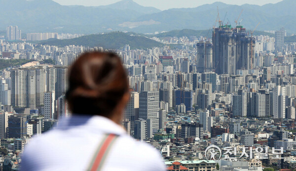 [천지일보=남승우 기자]  서울 남산에서 바라본 아파트 단지의 모습. ⓒ천지일보 2022.5.9