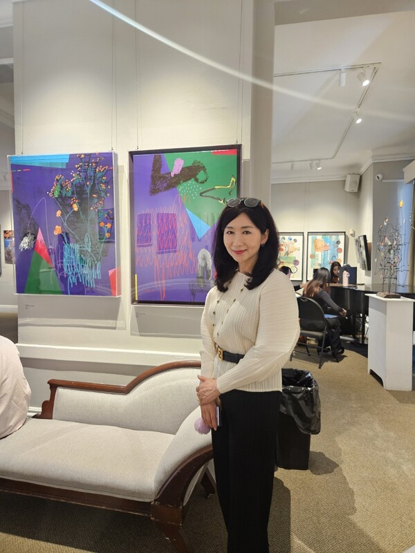 한-캐나다 문화 교류의 해로 지정한 것을 기념해 열린 전시회에 한국 대표로 참석한 소피 오 작가. (제공: 소피 오 작가)