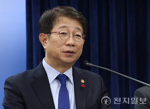 [천지일보=남승우 기자] 박상우 국토교통부 장관이 4일 서울 종로구 정부서울청사에서 열린 2024년 경제정책방향 합동 브리핑에서 발언하고 있다.  ⓒ천지일보 2024.01.04.