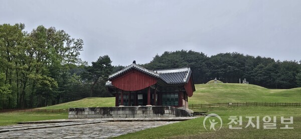 건릉 전경이다. 경기도 화성시 효행로 481번지 21에 소재하며 1800년 정조선황제가, 1821년 효의선황후가 묻힌 합장릉이다. (제공: 이의준 왕릉답사가) ⓒ천지일보 2024.05.20.