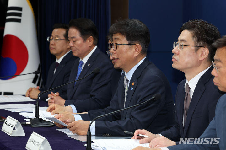 박상우 국토교통부 장관이 지난 22일 오전 서울 종로구 정부서울청사에서 1기 신도시 선도지구 선정계획을 발표하는 모습. 2024.05.26. (출처: 뉴시스)