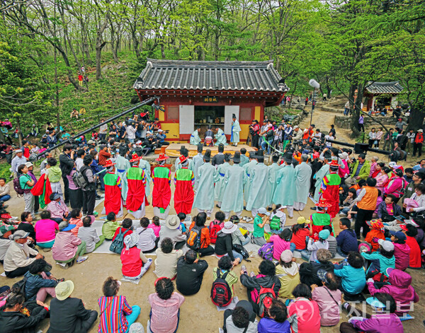 사진은 지난 2023년 강릉단오제 국사성황제가 열리고 있는 모습. (강릉단오제위원회 제공) ⓒ천지일보 2024.06.03.