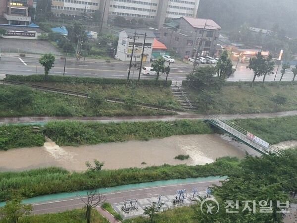 밤사이 전국에 집중호우 … 30일 오후까지 이어질듯