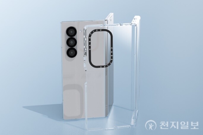 변색 방지, 선명도 유지, 1.2미터 낙하 보호, 1x MIL-STD-810G, 무선 충전 호환, 커스텀 가능한 Z 폴드6 클리어 케이스. (제공: 케이스티파이)