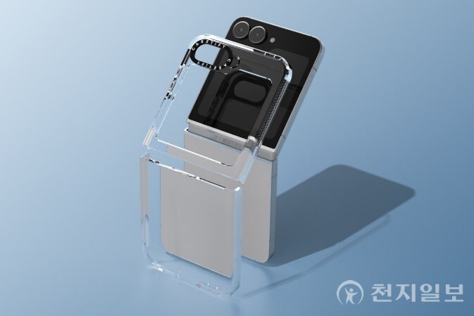 변색 방지, 선명도 유지, 2미터 낙하 보호, 2x MIL-STD-810G, 무선 충전 호환, 커스텀 가능 케이스티파이 Z 플립6 클리어 케이스. (제공: 케이스티파이)