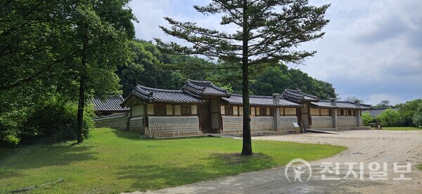 재실은 왕릉의 제사와 관련한 준비를 하는 곳으로, 왕릉을 관리하던 능참봉이 상주하는 공간이다. 동구릉에는 9개의 능이 있지만 재실은 하나이다. (제공: 이의준 왕릉답사가) ⓒ천지일보 2024.07.17.