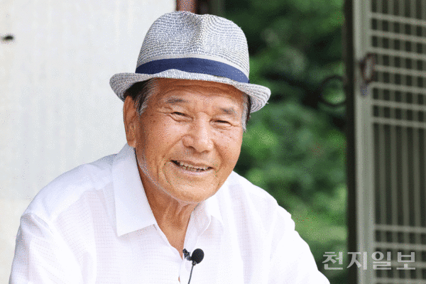 [사진=박준성 기자] 논산시 유림협의회 양철야 회장은 "나라가 어려움에 처했을 때마다 붓 대신 창과 활을 들고 전쟁터로 나가 목숨 바쳐 나라를 지킬 줄 알았던 유림들의 '선비정신'을 오늘날 다시금 생각했으면 하는 바람으로 이번 역사유적탐방을 기획하게 됐다"고 설명했다. ⓒ천지일보 2024.07.29.