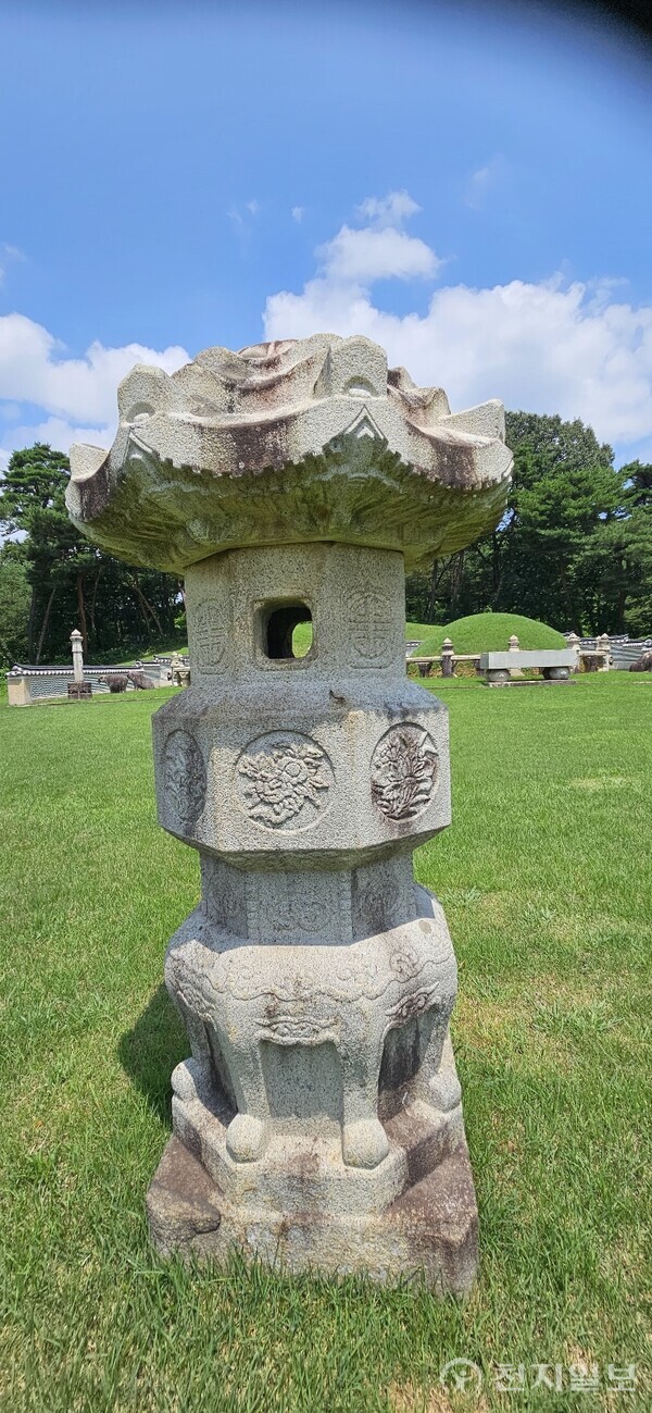 예릉의 장명등은 봉분과 멀리 떨어져 있다. (제공: 이의준 왕릉답사가) ⓒ천지일보 2024.07.29.