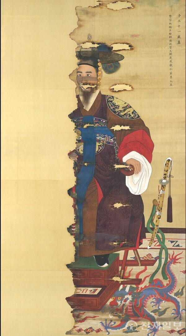 ‘철종 어진’은 철종의 군복 차림의 초상으로, 1954년 부산에서 화재로 손상됐다. (출처:국립고궁박물관) ⓒ천지일보 2024.07.29.