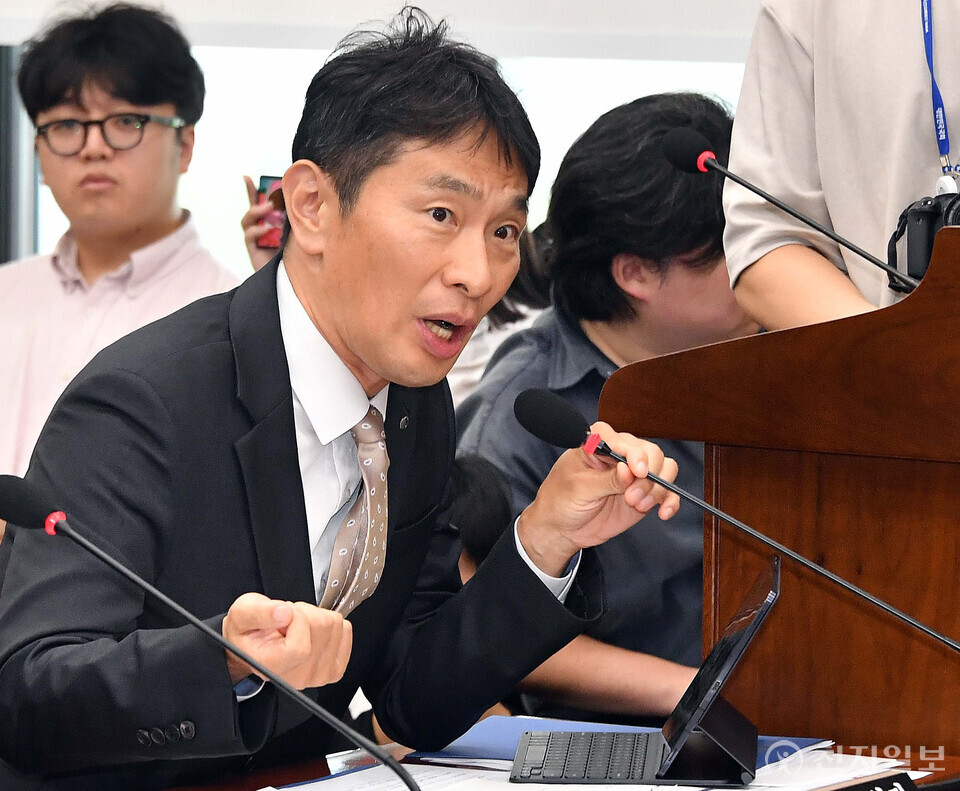 [천지일보=박준성 기자] 이복현 금융감독원장이 30일 오후 서울 여의도 국회에서 열린 정무위원회의 티몬·위메프 미정산 사태에 대한 현안질의에서 구영배 큐텐 대표 관련 질의에 답변하고 있다. ⓒ천지일보 2024.07.30.