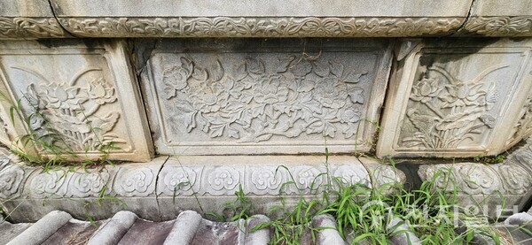 병풍석, 난간석, 면석이다. 병풍석은 봉분의 보호를 위해 봉분 하단을 12개의 면석으로 둘러쌌다. 난간석은 봉분을 둘러싼 돌로 된 난간이다. (제공: 이의준 왕릉답사가)ⓒ천지일보 2024.08.13.