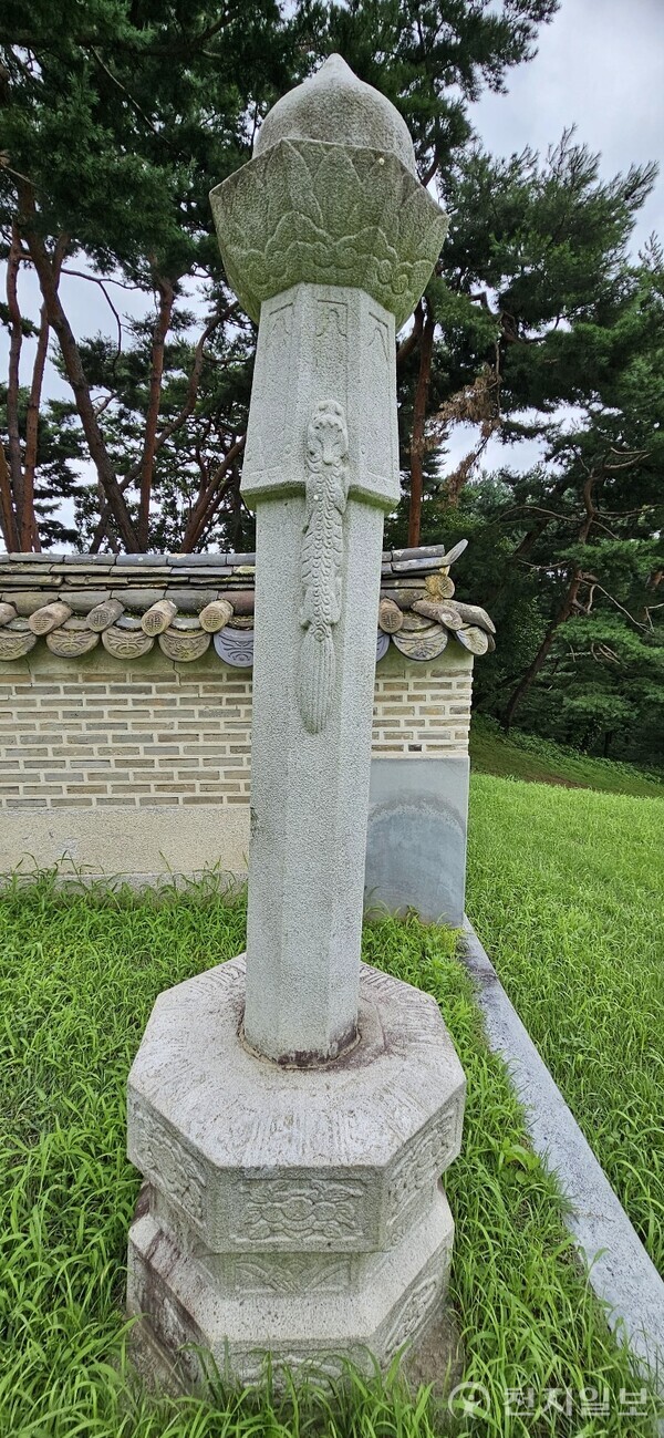망주석 세호다. 혼령이 봉분을 찾는 표지석인 망주석에는 작고 가느다란 동물을 새겼는데 잡귀와 액운을 물리치는 역할을 한다. (제공: 이의준 왕릉답사가) ⓒ천지일보 2024.08.13.
