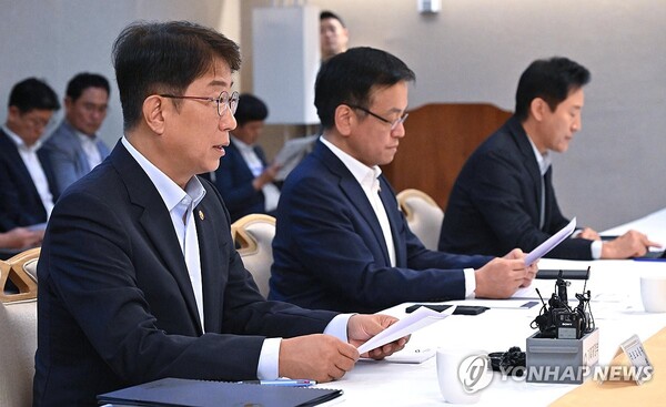 박상우 국토교통부 장관이 8일 정부서울청사에서 부동산관계 장관회의 중 발언하고 있다. 2024.8.8. (출처: 연합뉴스)