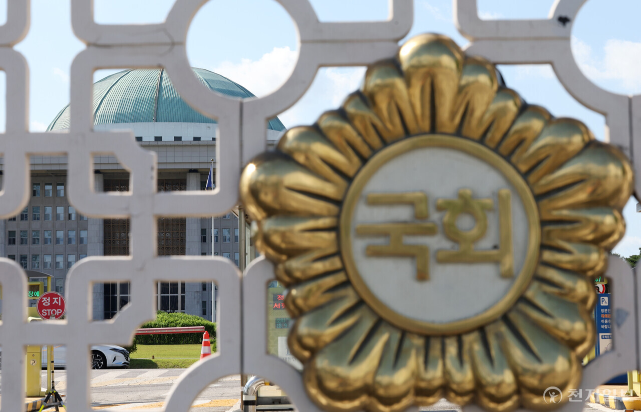 [천지일보=박준성 기자] 서울 여의도 국회 정문에서 바라본 국회의사당 전경. ⓒ천지일보 DB