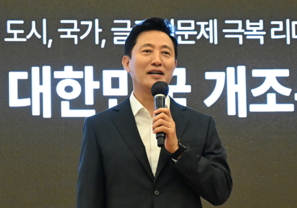 오세훈 시장은 23일 부산동서대 국제학술대회 참석해 북한에 대응하기 위한 핵잠재력 증강을 강조하고 지구당 부활을 반대하는 등 보수 색깔을 강화한 모습을 보였다. (제공: 서울시)