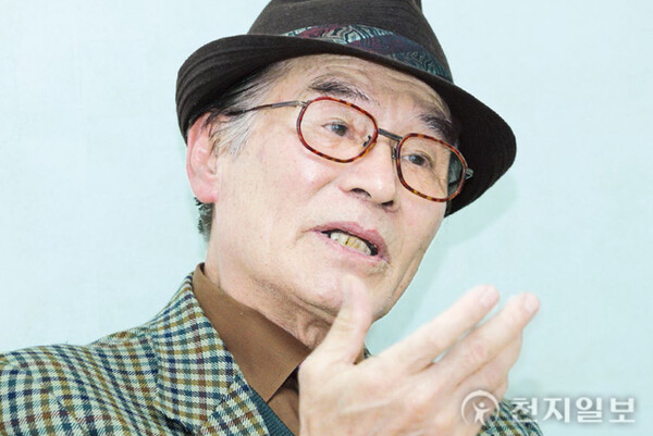 故정성길 기록사진연구가의 생전 모습. 그는 지난 2022년 7월 20일 본지와의 인터뷰에서 반드시 해결하고픈 숙원 사업으로 관동대지진 학살 사건을 꼽으며 한 세기가 가기 전에 온 국민이 다 알아야 한다고 강조하고 있다. 정 연구가는 40여년간 전 세계를 돌며 자신의 사재를 다 털어 근현대사 기록사진만 7만점을 모았다. ⓒ천지일보 2024.09.03.