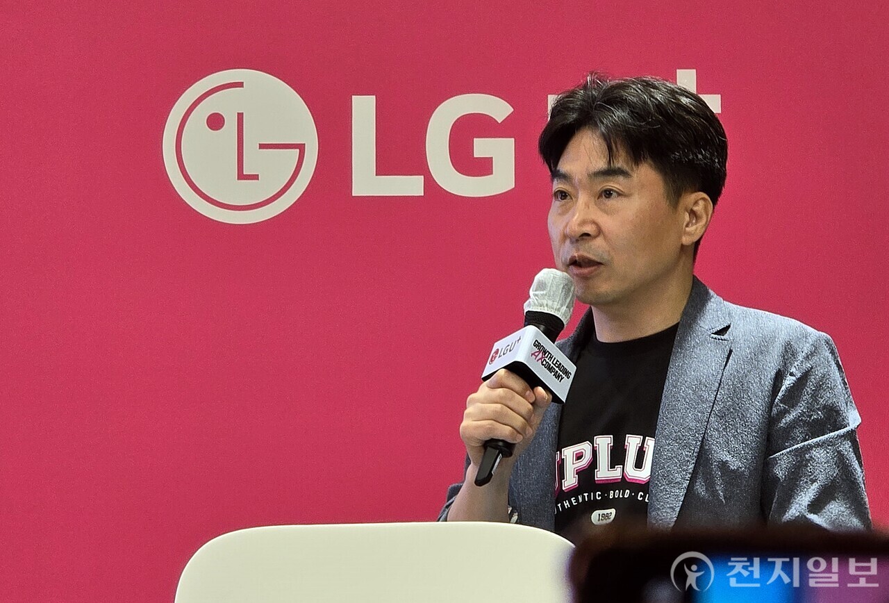 [천지일보=정다준 기자] 3일 서울 LG유플러스 용산사옥에서 개최된 인터넷TV(IPTV) 인공지능 전환(AX) 전략 간담회에서 박찬승 LG유플러스 홈니버스(Homeniverse)그룹장(상무)이 인사말을 하고 있다. ⓒ천지일보 2024.09.03.