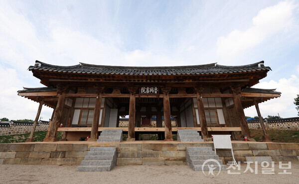 [천지일보=박준성 기자] 2020년부터 5년에 걸친 개보수공사로 논산 노강서원 강당이 원래의 웅장하고 단아한 모습을 찾았다. ⓒ천지일보 2024.09.13.