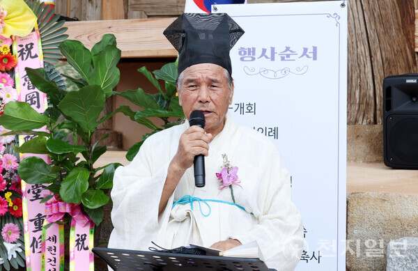 [천지일보=박준성 기자] 양철야 논산시 유림협회의 회장은 "노강서원은 숙종 8(1682)년에 '노강'이라는 사액을 받아 사액서원으로 승격됐다"며 "팔송 윤황 선생을 비롯해 석호 윤문거, 노서 윤선거, 명재 윤증 선생까지 4인의 지역 소론계의 대표적인 인물을 배향한 곳"이라고 설명했다. ⓒ천지일보 2024.09.13.