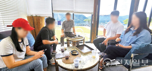 [천지일보 경기=이성애 기자]  지난 25일 가평군 청평면 검단 식당에서 만난 상인들이 직접 경험한 신천지 신도들에 대한 느낌을 전하고 있다. ⓒ천지일보 2024.09.26.