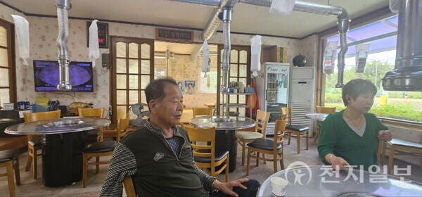 [천지일보 경기=이성애 기자] 가평군 청평면에서 3대에 걸쳐 살아온 토박이 정진옥(67) 검단집 식당 사장. ⓒ천지일보 2024.09.27.