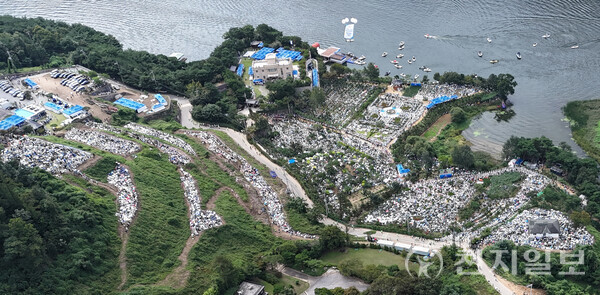 [천지일보=남승우 기자] 18일 경기 가평군 청평 평화연수원에서 열린 ‘9.18 평화 만국회의 10주년 기념식’이 진행되고 있다. 이날 기념식은 지역 간 협력을 통한 세계 평화 공동체 건설이라는 주제 아래 대한민국을 비롯한 세계 약 40개국에서 동시 개최됐으며 지난 10년간 평화를 향한 세계 지도자와 시민의 공헌을 기념하고 앞으로의 세계 화합 전략을 모색하는 취지로 열렸다. (제공: HWPL) ⓒ천지일보 2024.09.18.