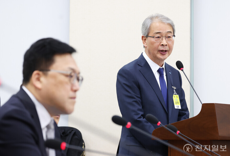 [천지일보=박준성 기자] 임종룡 우리금융그룹 회장이 10일 오후 서울 여의도 국회 정무위원회에서 열린 금융위원회·한국산업은행·중소기업은행에 대한 국정감사에서 의원들의 질의에 답변하고 있다. ⓒ천지일보 2024.10.10.
