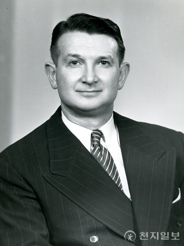 주한 미국대사 월터 피 매카나기(Walter_P._McConaughy) ⓒ천지일보 2024.10.13.