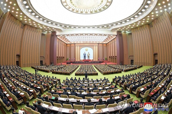 (평양 조선중앙통신=연합뉴스) 북한은 지난 7~8일 평양 만수대의사당에서 최고인민회의 제14기 제11차 회의를 열어 사회주의헌법 일부 내용을 수정보충(개정)했다고 조선중앙통신이 9일 보도했다. 2024.10.9