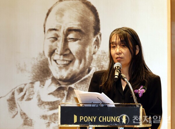 한국인 최초로 노벨문학상을 수상한 한강 작가가 17일 서울 강남구 아이파크타워에서 열린 제18회 포니정 혁신상 시상식에서 수상 소감을 말하고 있다. (사진공동취재단)ⓒ천지일보 2024.10.17.