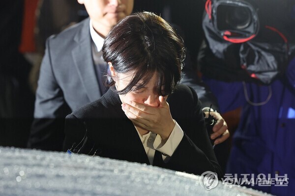 (서울=연합뉴스) 음주운전 사고를 일으킨 문재인 전 대통령의 딸 문다혜 씨가 18일 오후 서울 용산경찰서에서 조사를 마친 뒤 차량에 탑승하고 있다.ⓒ천지일보 2024.10.18.