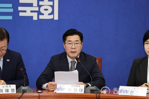 [천지일보=최수아 기자] 더불어민주당 박찬대 원내대표가 21일 서울 여의도 국회에서 열린 당 최고위원회의에서 발언하고 있다.