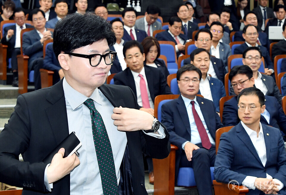 [천지일보=박준성 기자] 국민의힘 한동훈 대표가 26일 서울 여의도 국회에서 열린 의원총회에서 발언하기 위해 단상으로 향하고 있다. ⓒ천지일보 2024.09.26.