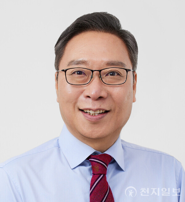 배드민턴협회가 후원사를 모집하는 과정에서 후원사 물품을 국고보조금으로 구입하고 성과금은 협회 임원이 챙겨가는 불법 거래를 자행한 것으로 드러났다. 사진은 정연욱 의원. (제공: 정연욱 의원실) ⓒ천지일보 2024.10.23.